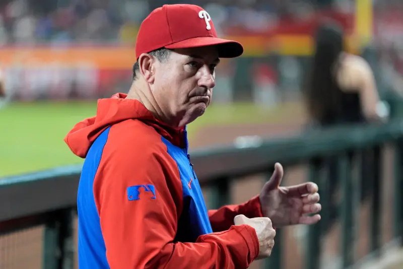 ▲洛杉磯道奇球星大谷翔平在國聯分區系列賽第3戰再度受制於費城人投手群，全場5打數無安打，球隊也以2：8吞敗，系列戰落居劣勢。即便如此，費城人總教練湯姆森（Rob Thomson）仍不敢掉以輕心。（圖／美聯社／達志影像）