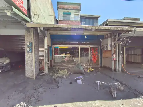 Mr Zhang's bread shop in Guangfu. (TCN photo)