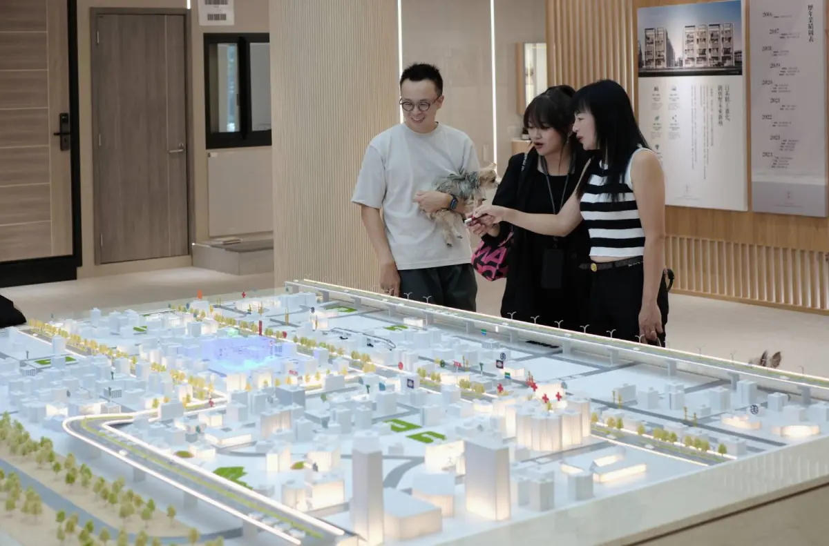 ▲格睿松花苑目前已取得建照，預計2027年第一季完工，接待中心同步開放賞屋，連假裡吸引不少人洽詢。（圖／業者提供）