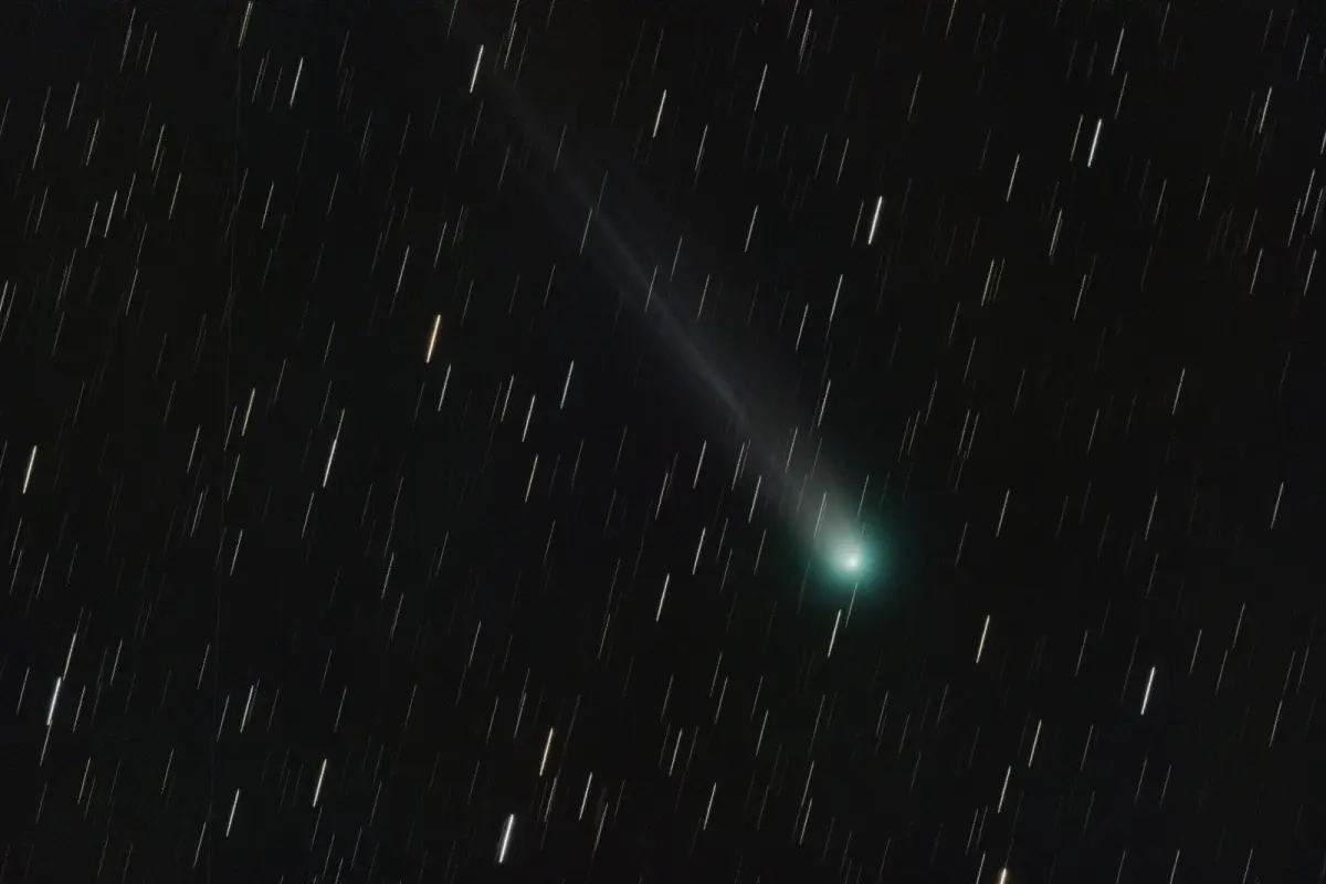 ▲今年年初被發現的「萊蒙（檸檬）彗星（C/2025 A6）」亮度越來越亮，國慶連假有望在夜空中發現它的身影。（圖／南瀛天文館提供）