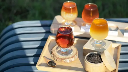 ▲麻古茶坊推出秋季全新代表作《紅萱烏龍》。（圖／麻古茶坊提供）