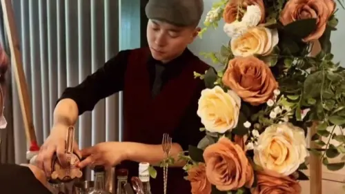 ▲1.91酒食劇場經常可以碰到身兼調酒師與研發總監的老闆親自下場調製飲品。（圖／業者提供）