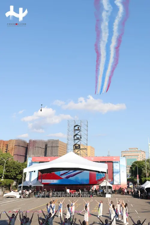 直播／2025國慶大會！勇鷹高教機隊初登板　雷虎壓軸衝場噴彩煙
