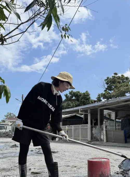 ▲大太陽也沒有擋住泱泱的鬥志。（圖／泱泱IG@lynnwu0219）