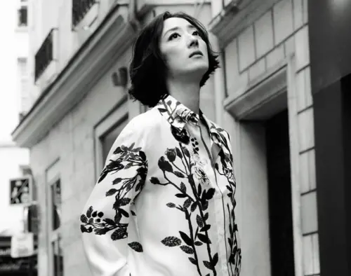 ▲桂綸鎂出席時裝周的髮型使她視覺年齡像60歲。（圖／桂綸鎂IG@lunmei）