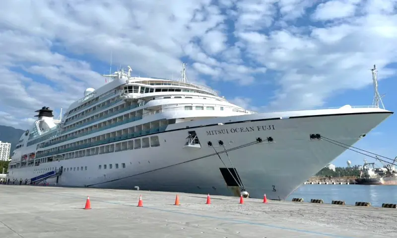 ▲日本三井海洋郵輪公司所屬海洋富士號(MITSUI OCEAN FUJI)郵輪首航花蓮港。(圖／花蓮港務分公司提供)