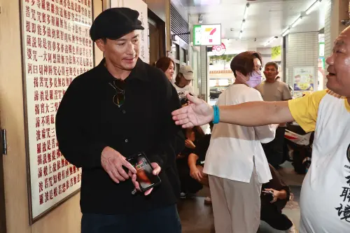 ▲江宏恩（如圖）稍早現身顏正國靈堂。（圖／記者嚴俊強、葉政勳攝影）