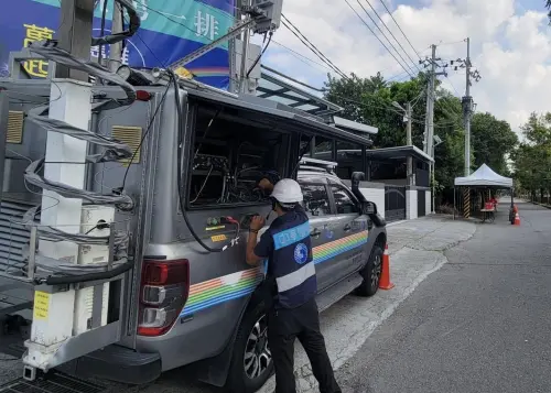 ▲中華電信於國慶煙火，出動基地台行動車與工程師至現場支援。（圖／官方提供）