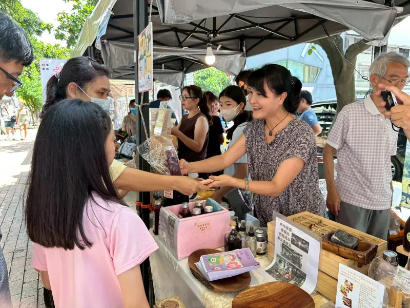 ▲由婦女及新住民培力平臺與社會創新實驗基地舉辦的「她的創新力 × 永續新生活 × 臺中女子市集」，將於18 日登場。（圖／社會局提供）