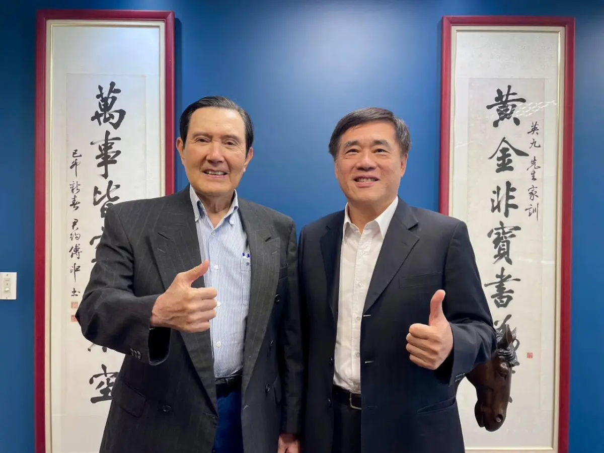 ▲藍黨魁選舉要挺誰？才剛跟羅智強拍影片　馬英九同框鼓勵郝龍斌。（圖／郝龍斌臉書）