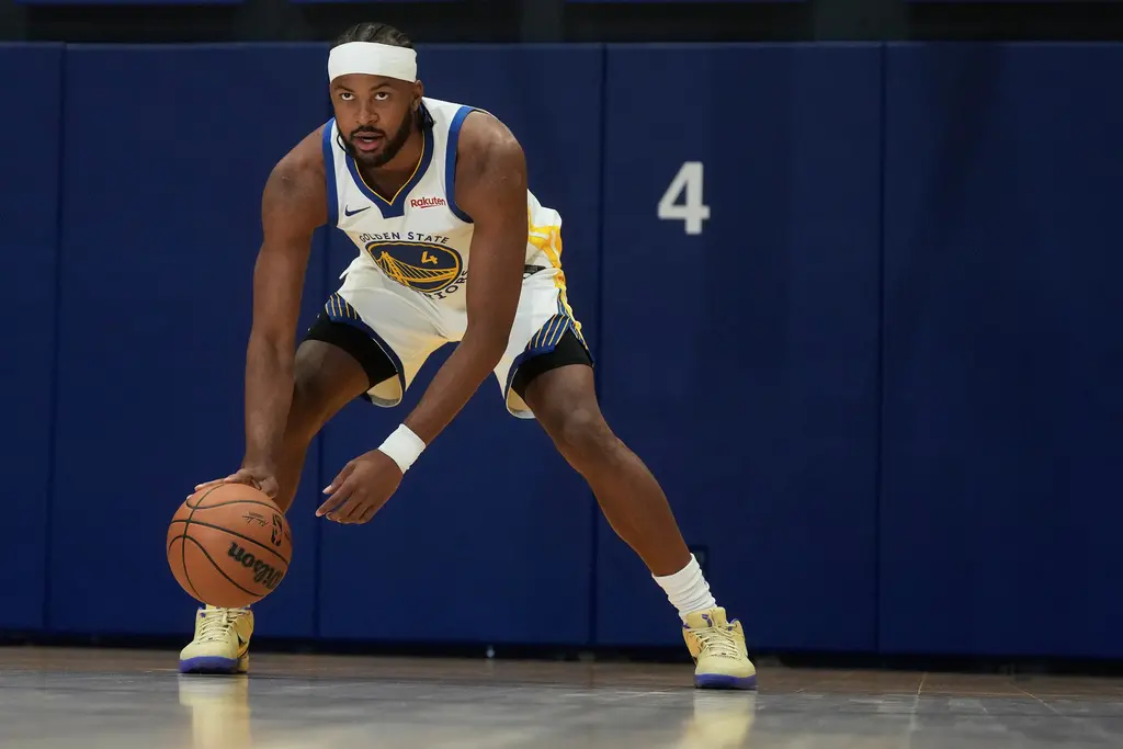 ▲金州勇士主帥科爾（Steve Kerr）近日在季前賽勝拓荒者後，正式點名球隊已找到「威金斯（Andrew Wiggins）的接班人」，他正是年輕側翼穆迪（Moses Moody）。（圖／美聯社／達志影像）