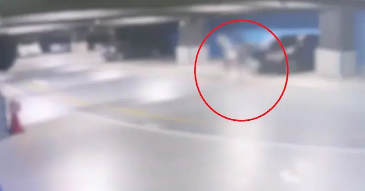 ▲南港CITYLINK地下停車場傍晚驚見隨機砍人案，警方目前正釐清案情。（圖／翻攝畫面）