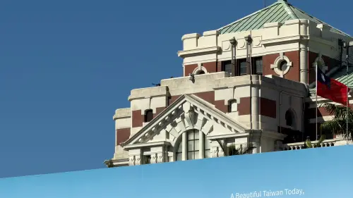 ▲狙擊手在府頂樓待命。（圖／NOWNEWS攝影中心）