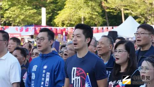 國慶升旗二寶、三寶缺席！蔣萬安獨唱國歌　他笑回：他們連假去玩
