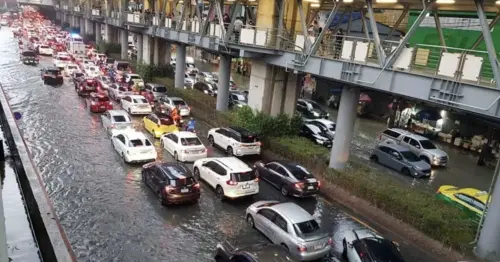 出遊請注意！泰國多地豪雨轟炸　季風南移釀災、曼谷也難逃
