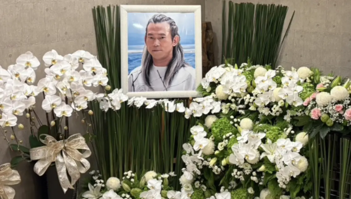 ▲資深藝人顏正國本月7日過世，今（10）日其靈堂開放第一天，會場佈置溫馨和諧。（圖／記者黃聖凱攝影）