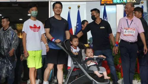 ▲2023年雙十國慶，台北市長蔣萬安帶三寶參加升旗典禮，與路跑活動。（圖／記者呂炯昌攝）