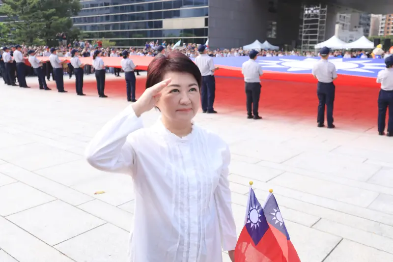 ▲台中市長盧秀燕昨深夜結束國慶晚會，一早再主持升旗典禮。（圖／台中市政府提供，2025.10.10）