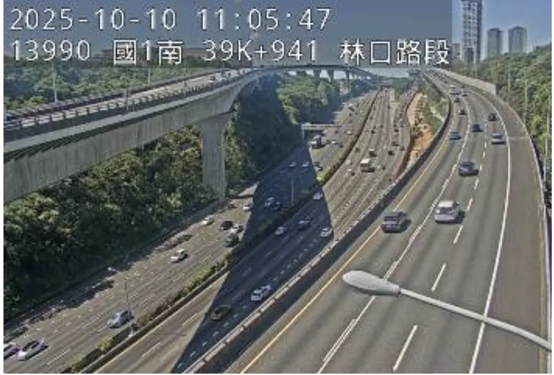 光復節連假車況 國3、國5發生3起車禍、車流回堵未解