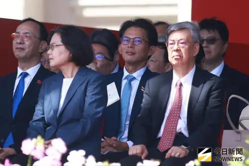 黃國昌赴國慶大典　綠委狠酸「奇觀」：在場多少人被他跟監偷拍
