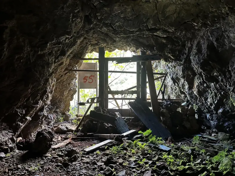 ▲瑞芳牛伏礦礦坑深處發現一具無名屍。（圖／翻攝畫面）