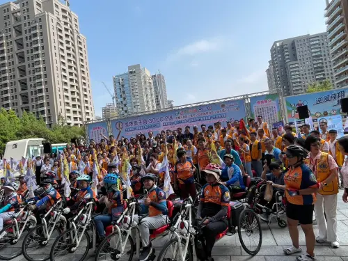 ▲第十五屆身障自行車環台活動，今日舉行授旗、鳴笛、啟程儀式，展開為期10日，全程1080公里環台壯舉。（圖／獅子會提供）