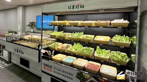 ▲ 「打享野鍋」選用自然生長原生野菜，品種豐富多樣。（圖／記者陳美嘉攝）