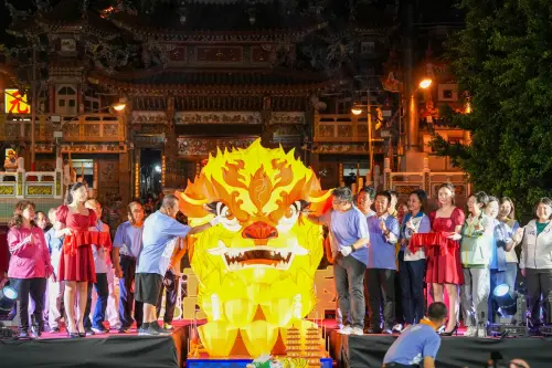 2025高雄左營萬年季登場！蓮池潭交通、亮點活動、表演卡司一次看
