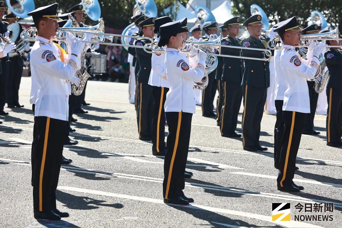 ▲ 今年國慶日在臺北站量測到最高溫度為34度，為近30年僅次於2017年的34.6度，最熱國慶第2名，這波炎熱天氣預計還要再持續一週以上，預計10/20會有一波鋒面報到，可能會降溫10度。（圖／記者朱永強攝）