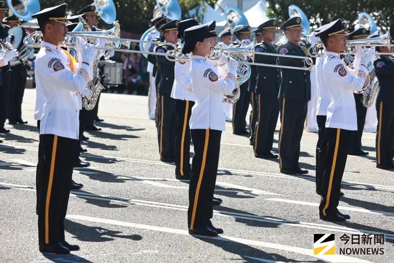 ▲ 今年國慶日在臺北站量測到最高溫度為34度，為近30年僅次於2017年的34.6度，最熱國慶第2名，這波炎熱天氣預計還要再持續一週以上，預計10/20會有一波鋒面報到，可能會降溫10度。（圖／記者朱永強攝）