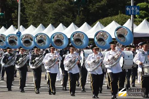 ▲ 114年國慶大會10日在總統府前登場，國防部儀隊現場帶來精彩演出。（圖／記者朱永強攝）