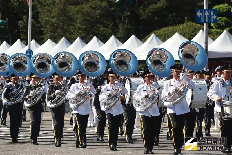   ▲ 114年國慶大會10日在總統府前登場，國防部儀隊現場帶來精彩演出。（圖／記者朱永強攝）  