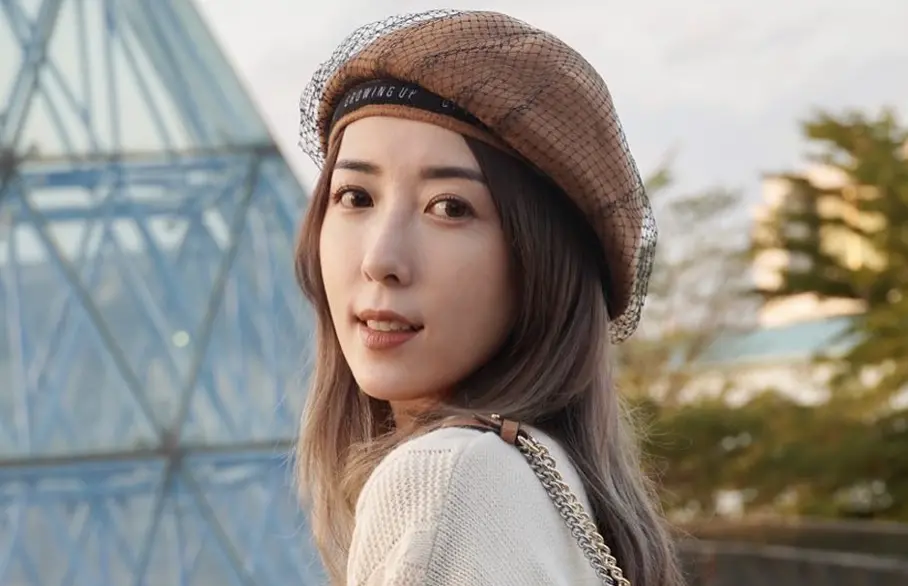 ▲有終極女神之稱的蔡頤榛（舊名五熊），於今日（10日）雙十國慶迎來兒子，她也在IG曬出一家三口甜蜜擁抱的照片，興奮喊：歡迎雙十寶寶。（圖／翻攝自IG bernice0222）