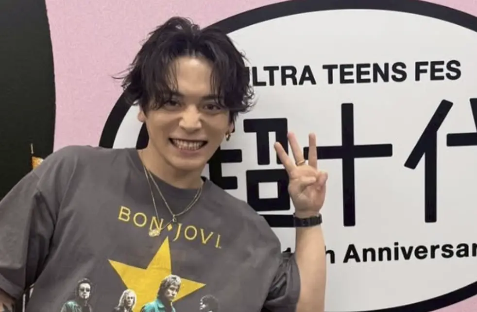 ▲日本串流億級歌手優里介紹，從街頭走進萬人場地的奇蹟故事、走紅後竟被爆腳踏多條船。（圖／＠yuuri__music__official IG）