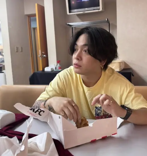 ▲優里走紅之後被爆料私生活混亂，腳踏多條船。（圖／＠yuuri__music__official IG）