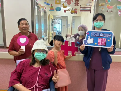 喜迎二寶「國慶弟弟」！台中媽相隔8年　連兩胎自然產國慶寶寶
