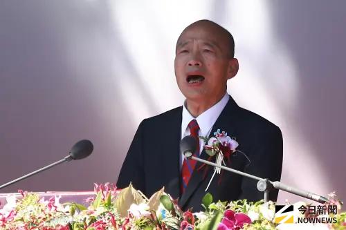 影／韓國瑜開金嗓！國慶典禮唱費玉清《國恩家慶》　致敬鏟子超人
