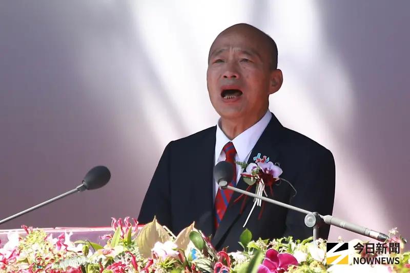 ▲立法院長韓國瑜在國慶典禮致詞時一展歌喉，高唱資深藝人費玉清的《國恩家慶》，致敬自願到花蓮協助救災的鏟子超人。（圖／葉政勳攝，2025.10.10）