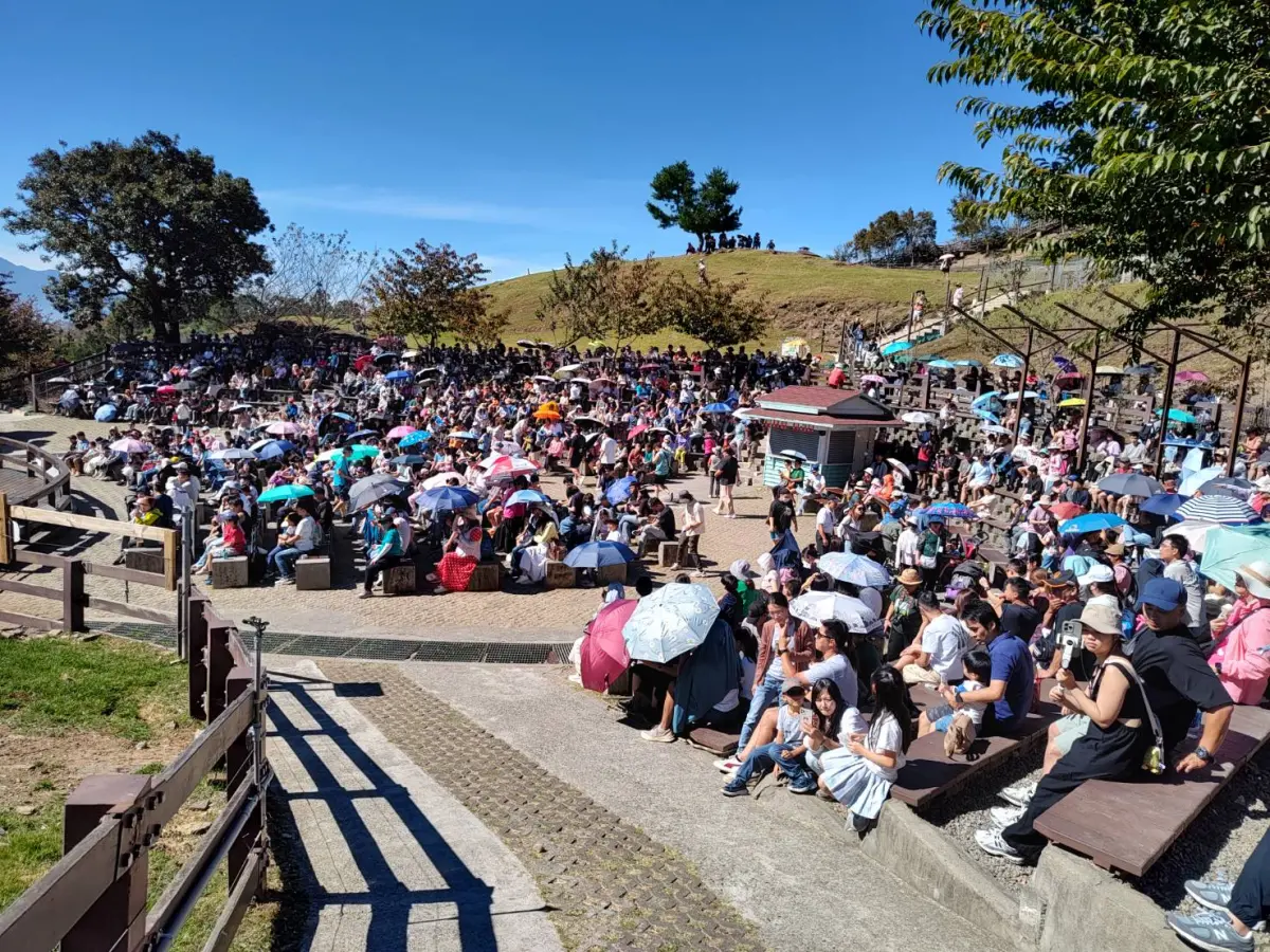 ▲清境農場位處國慶煙火觀景熱區，今連假首日即湧現大量遊客。（圖╱清境農場提供）
