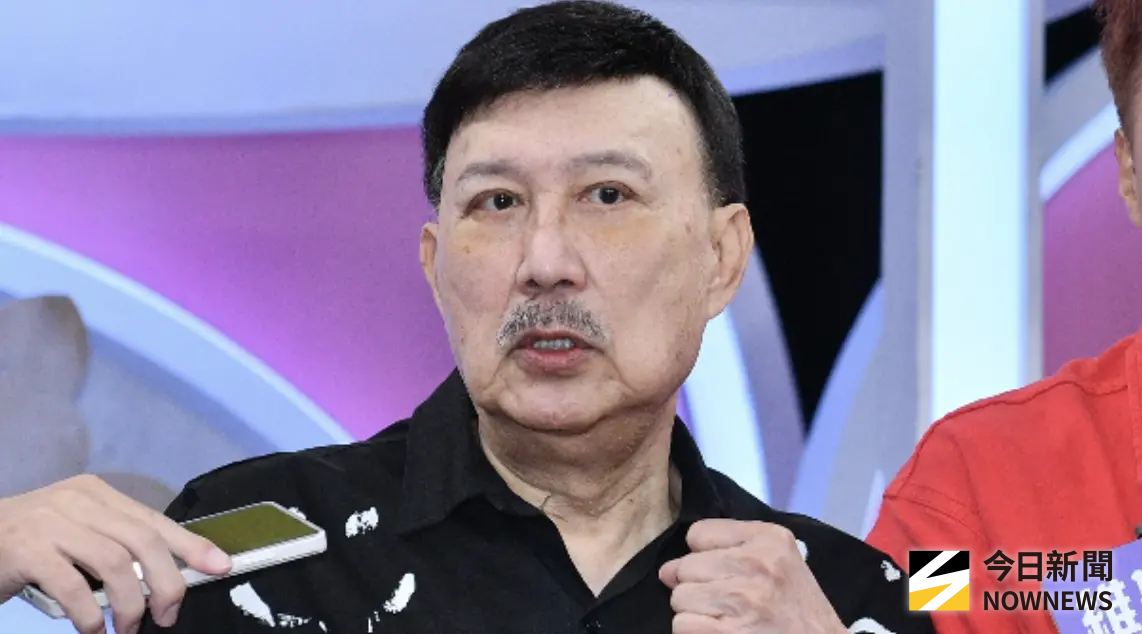 ▲77歲資深藝人余天（如圖）近來頻傳烏龍死訊，今（10）日為兒子余祥銓站台節目《大老闆聯盟》首度回應此事，火大怒回買好塔位不代表過世，現今過著退休生活，偶爾關注政治、時事，還不忍罵起網紅館長。（圖／記者林柏年攝影）