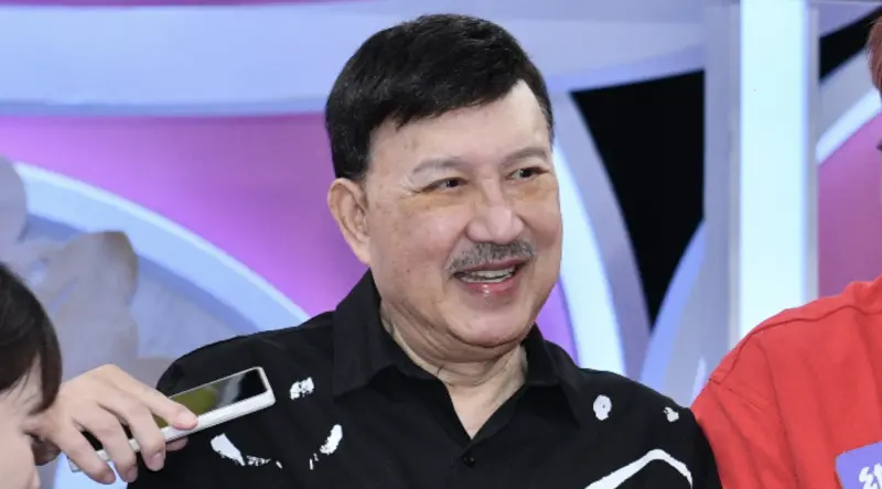 ▲胡瓜近日與民視爆出糾紛，不滿被調降價碼而請辭《綜藝大集合》，今（10）日同為資深主持人余天（如圖）也發表個人看法，「主持人必須考慮到電視台的生存問題，應該稍微降一點，共體時艱啦！」（圖／記者林柏年攝影）