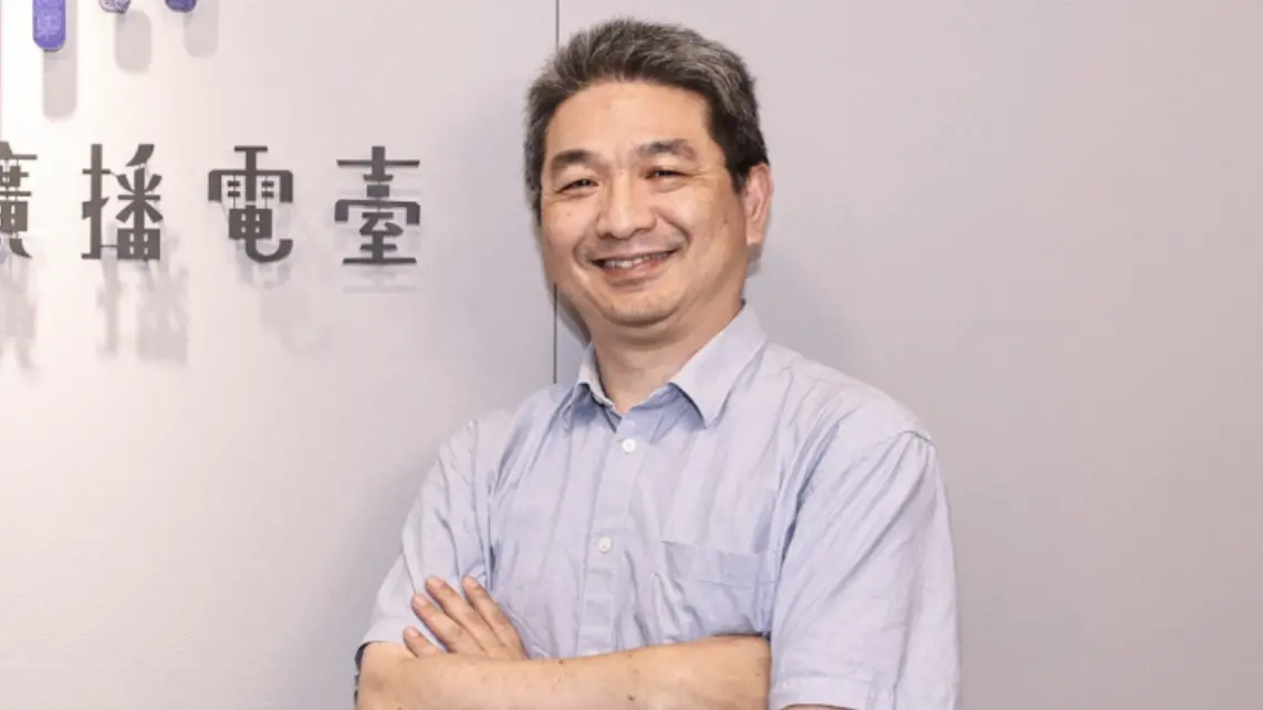 ▲藝人謝國玄（如圖）主持的《原客．好滋味》入圍第60屆廣播金鐘獎，日前於節目中分享喜悅之餘，也憶及過往不慎失言經驗，差點惹怒原住民族人。（圖／客委會提供）