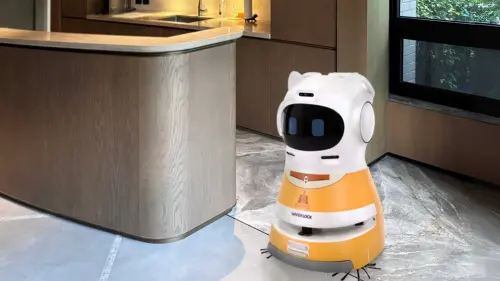 ▲業者啟用「清潔機器人」與「包裹配送機器人」。（圖／翻攝畫面）