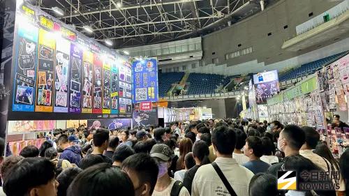 ▲「第六屆高雄國際動漫節」10/10至10/13一連四天在高雄巨蛋展出，人潮滿滿。（圖／記者陳美嘉攝，2025.10.10）