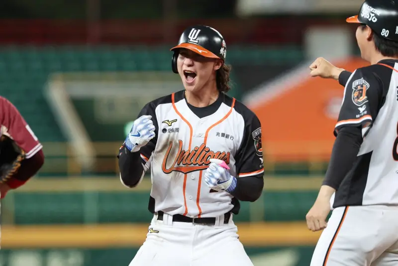 ▲統一獅林佳緯在季後賽G1敲出致勝安，助獅隊以2：1擊退樂天桃猿。（圖／統一獅提供）