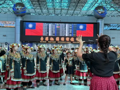 ▲機場公司特別邀請來自屏東三地門與瑪家鄉、享譽國際的 Puzangalan 希望兒童合唱團與國家一同慶生。（圖／桃園機場）