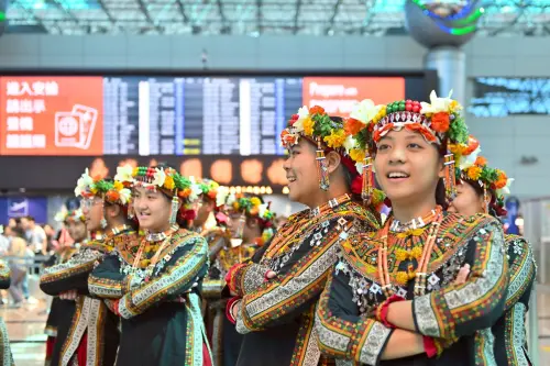 ▲希望合唱團自2012年成立以來，持續以排灣族傳統古調結合現代合唱技巧進行創作與表演，以歌聲傳遞祝福與喜悅。（圖／桃園機場）