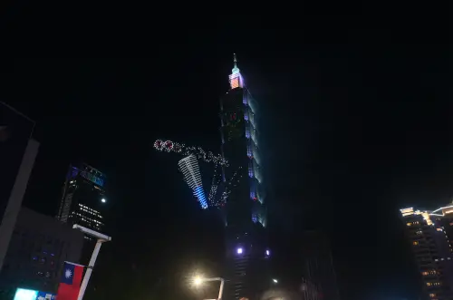 ▲2025雙十國慶101煙火＋無人機表演秀。（圖／記者林柏年攝）