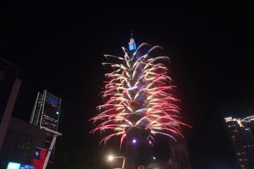 ▲2025雙十國慶101煙火＋無人機表演秀。（圖／記者林柏年攝）