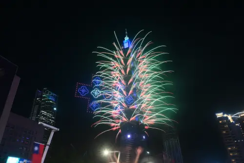 ▲2025雙十國慶101煙火＋無人機表演秀。（圖／記者林柏年攝）